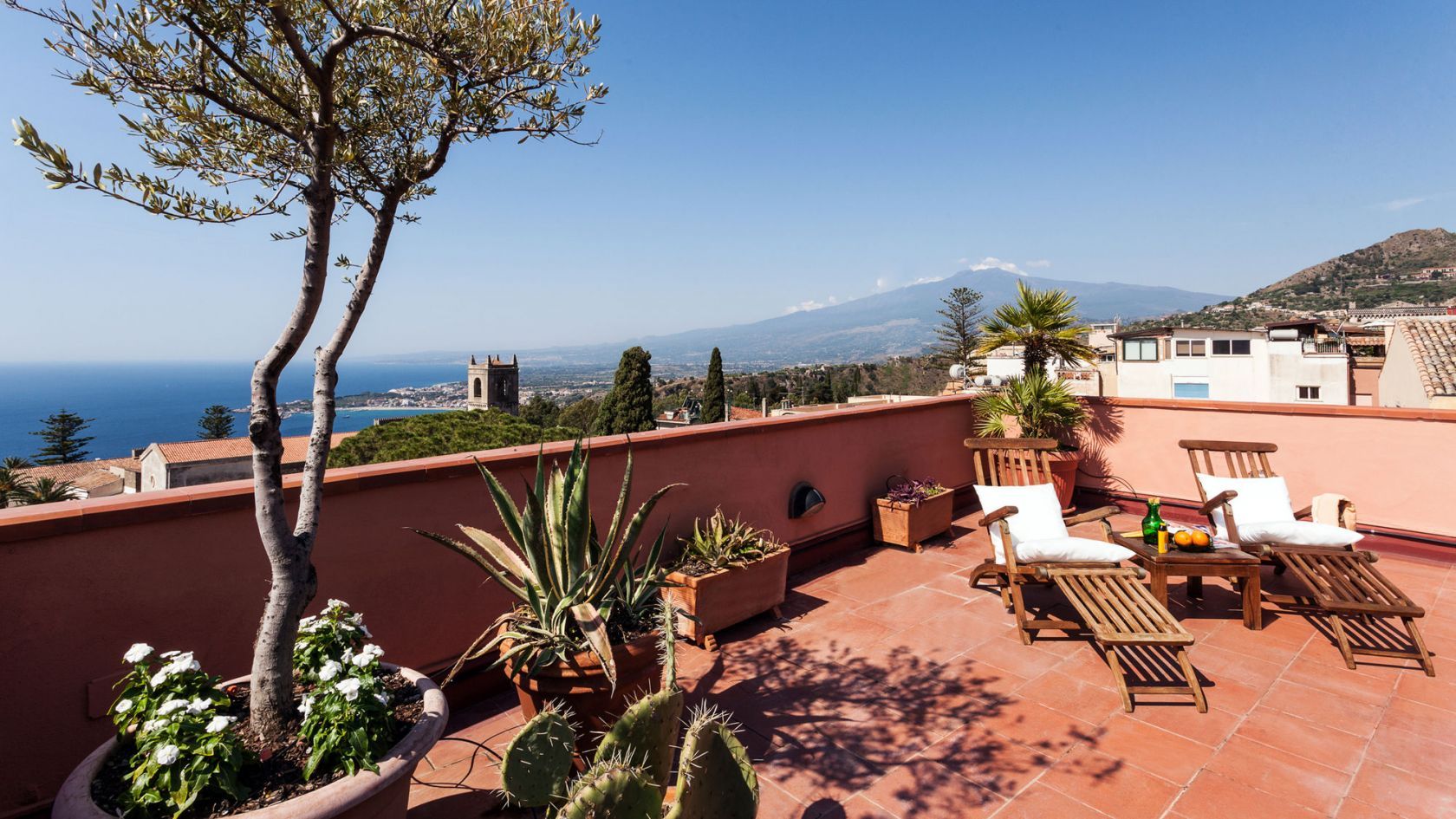 Relax area with Etna view