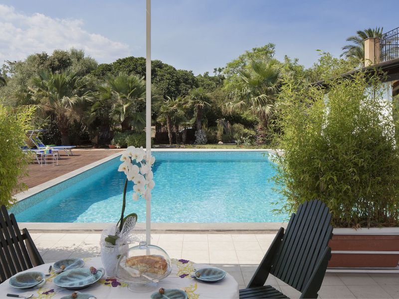 Pool and al fresco area