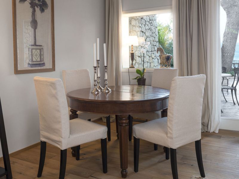 Dining room with garden view